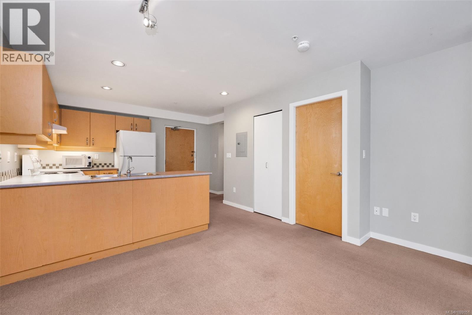 311 90 Regatta Landing