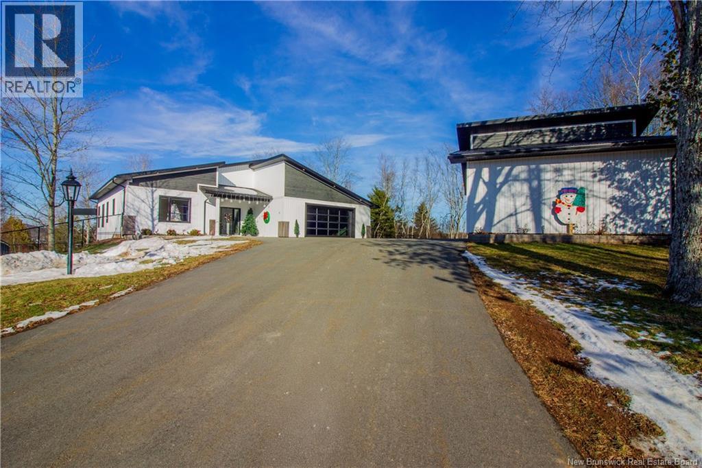 11 Robert Ross Boulevard