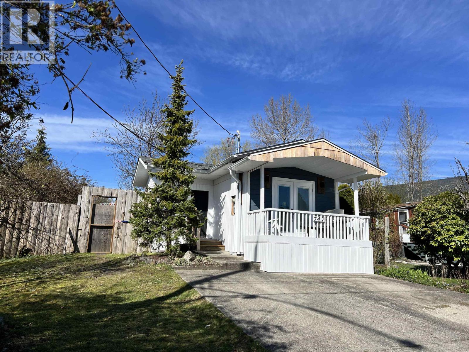 747 CASCADE CRESCENT