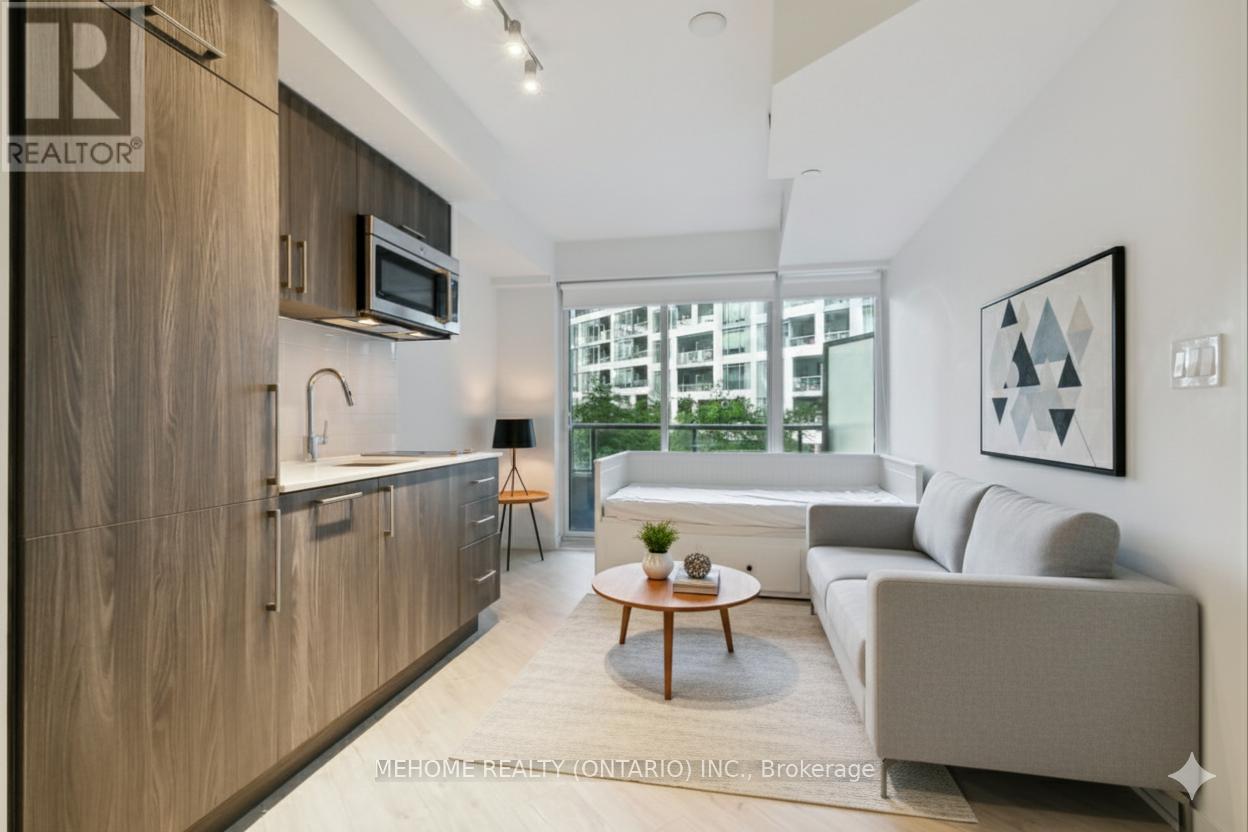 301W - 27 BATHURST STREET
