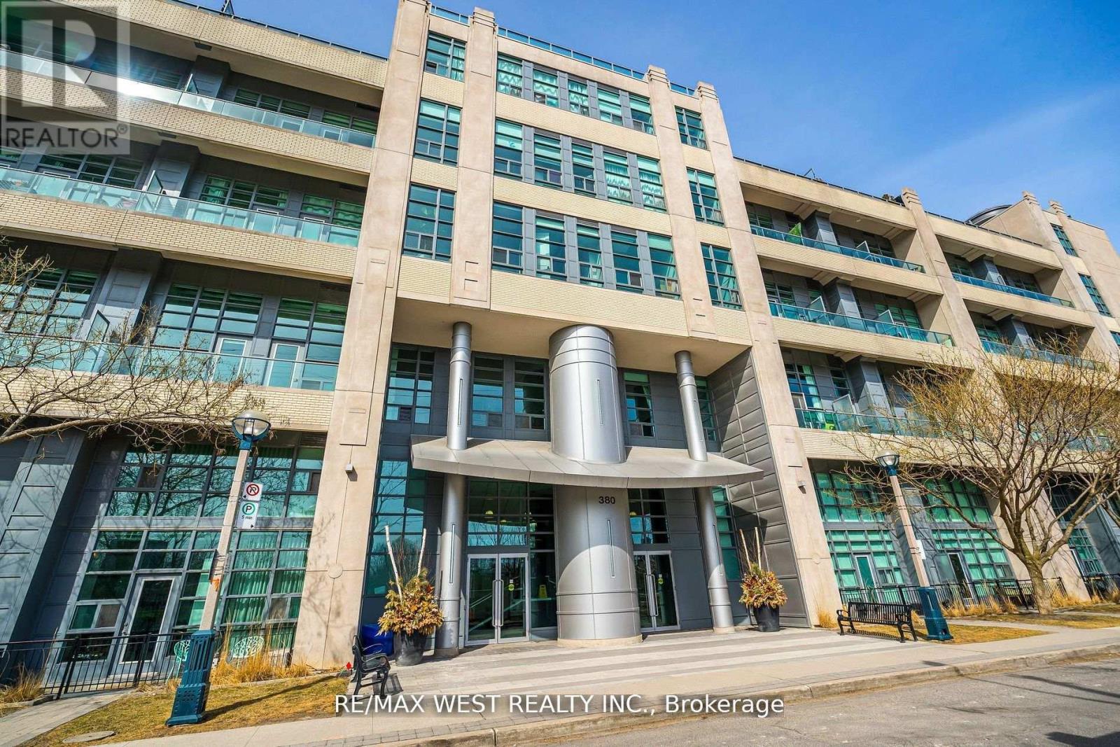 333 - 380 MACPHERSON AVENUE