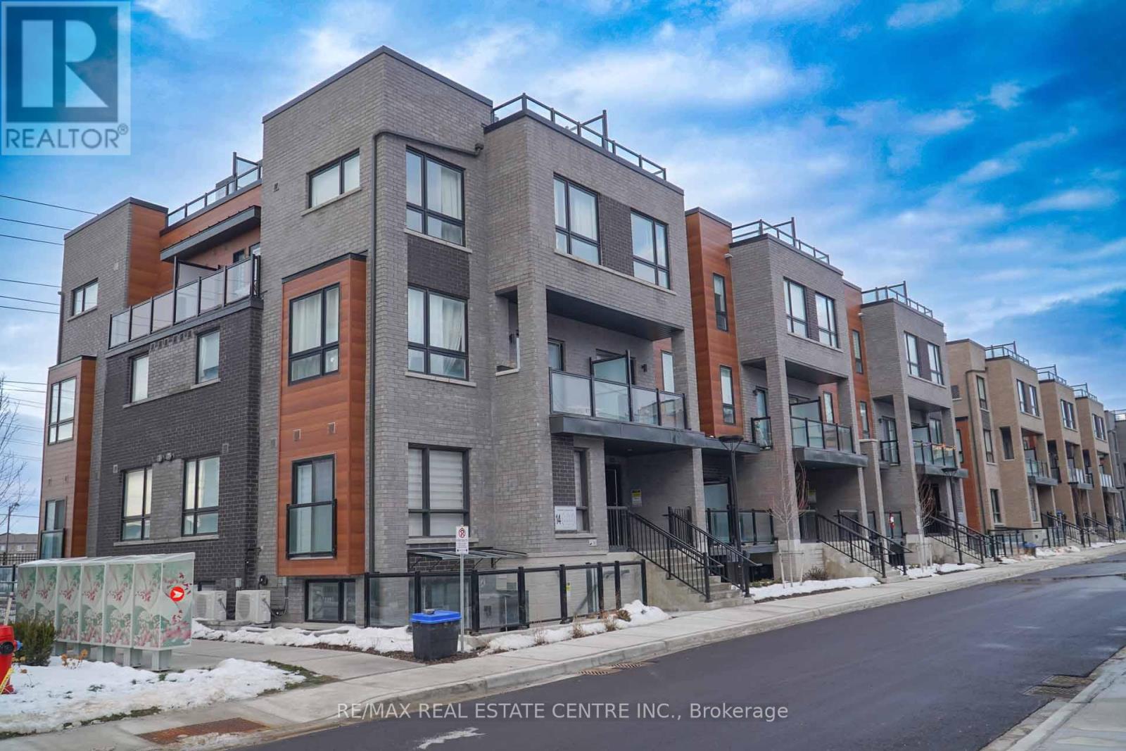 24 - 14 LYTHAM GREEN CIRCLE