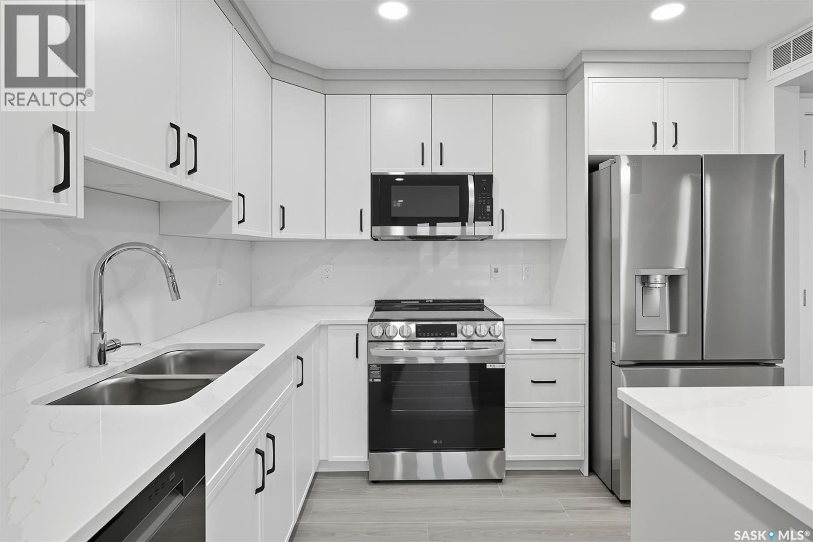 208 318 108th STREET W