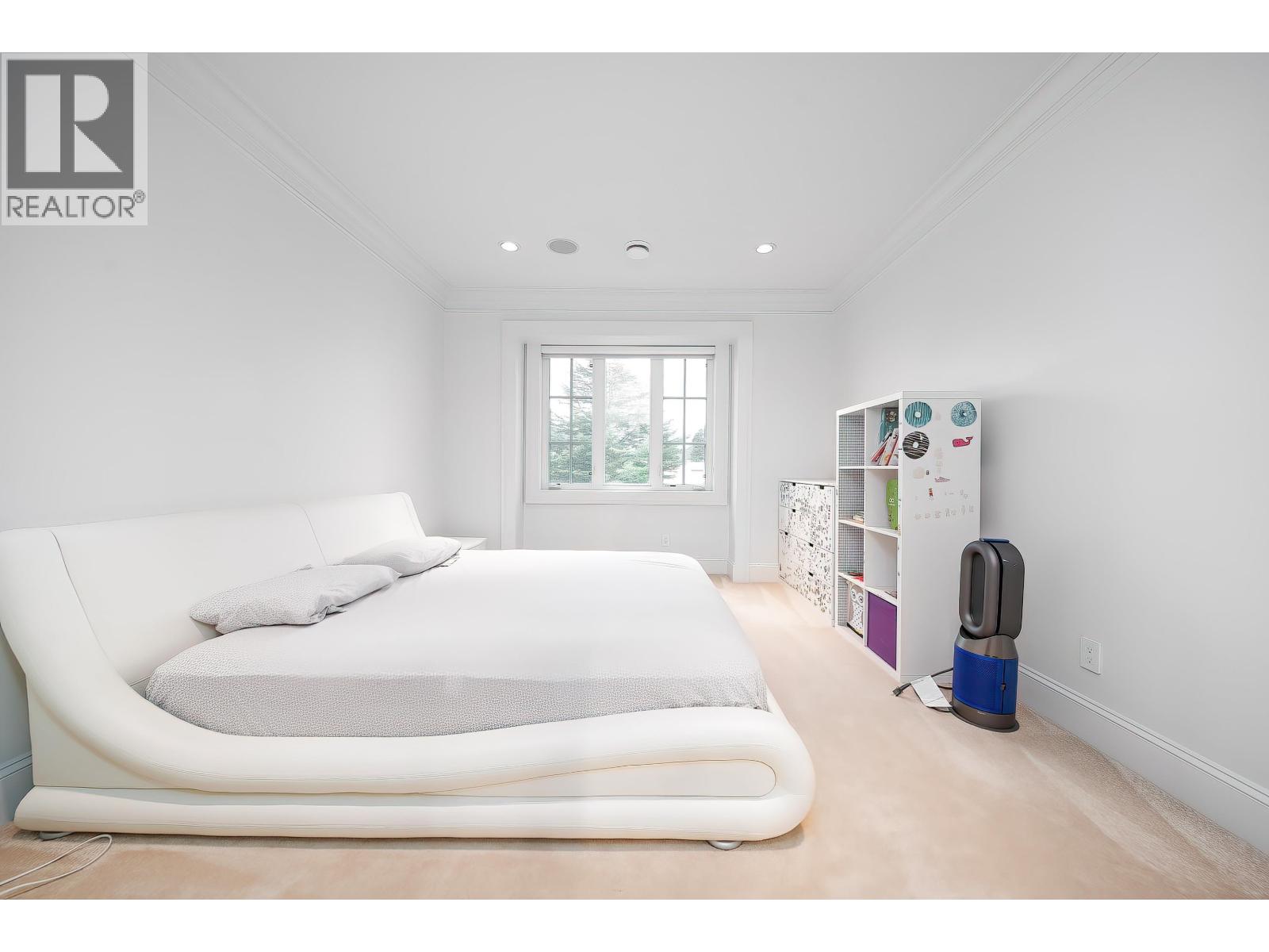 7751 SUNNYHOLME CRESCENT