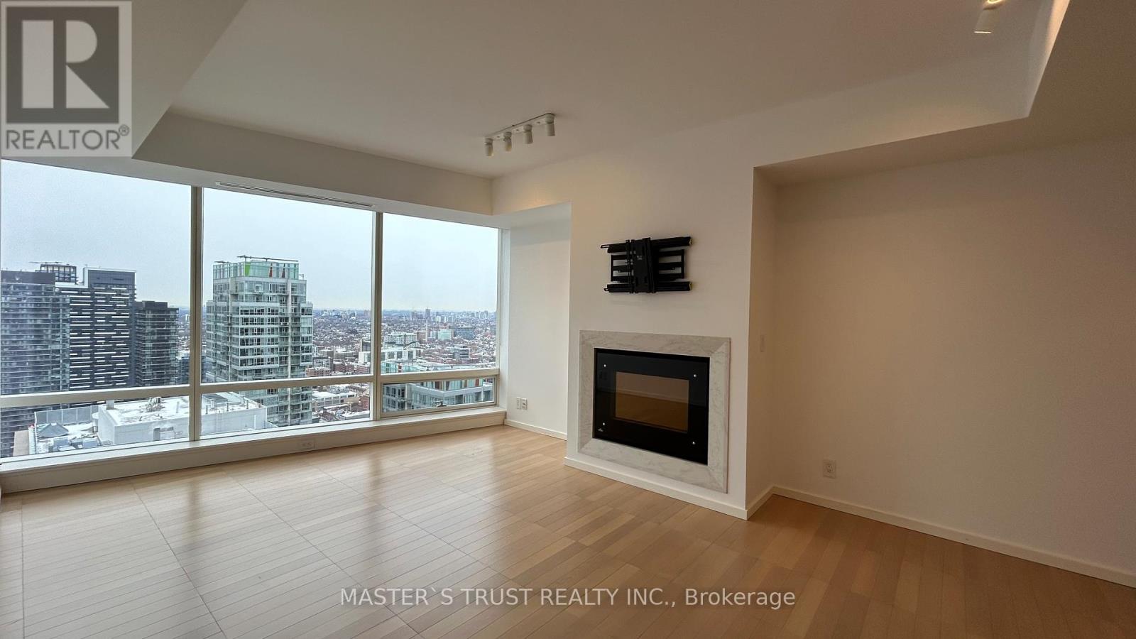 4104 - 180 UNIVERSITY AVENUE