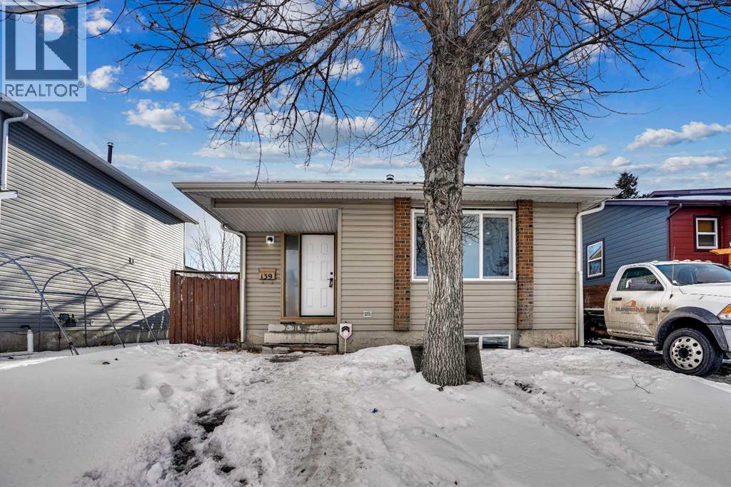 139 Castleglen Way NE