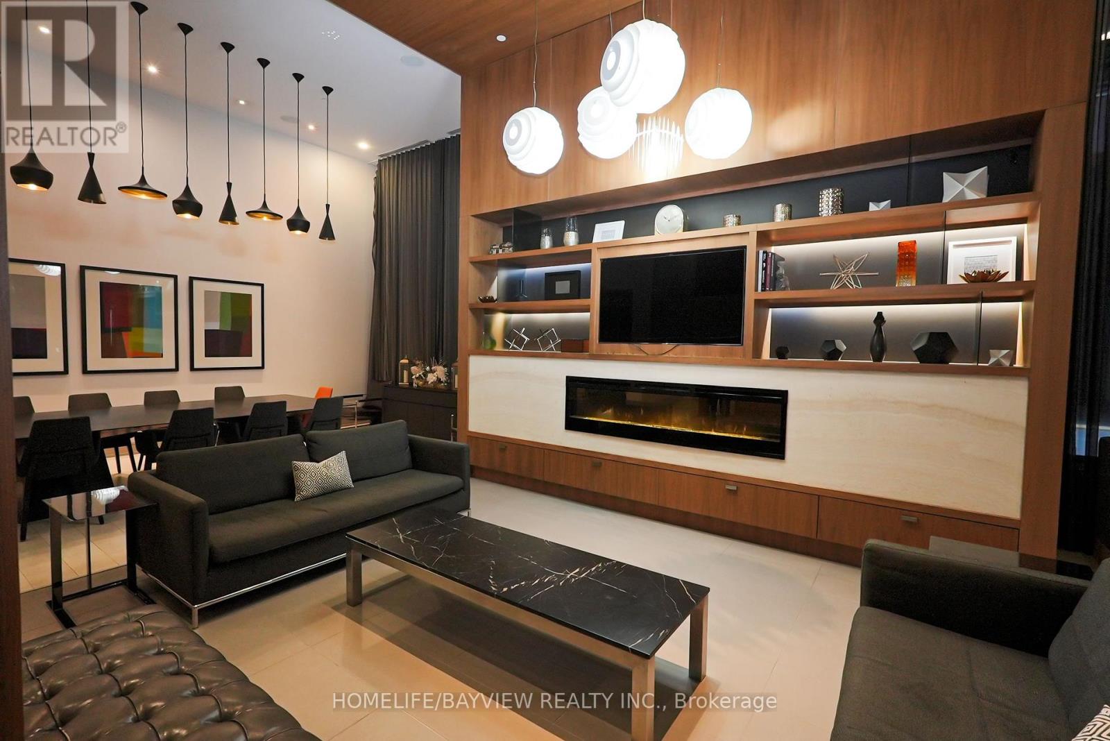 316 - 295 ADELAIDE STREET W