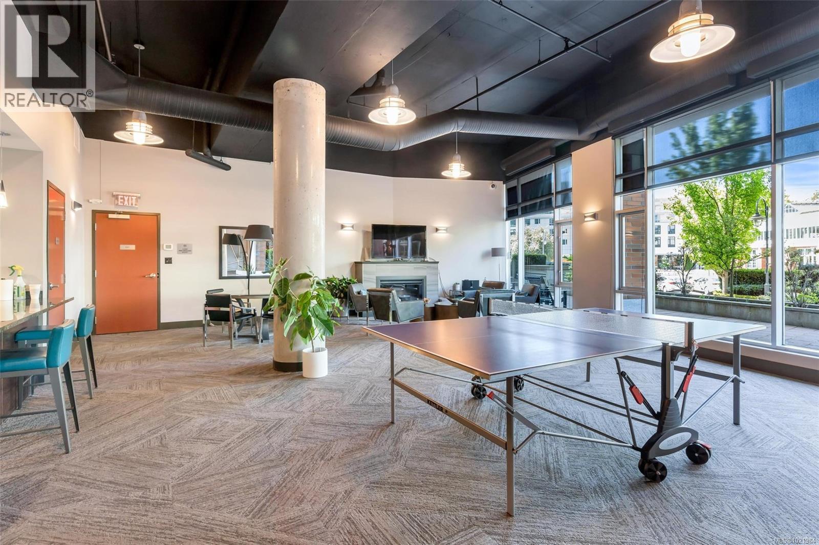 N607 737 Humboldt St