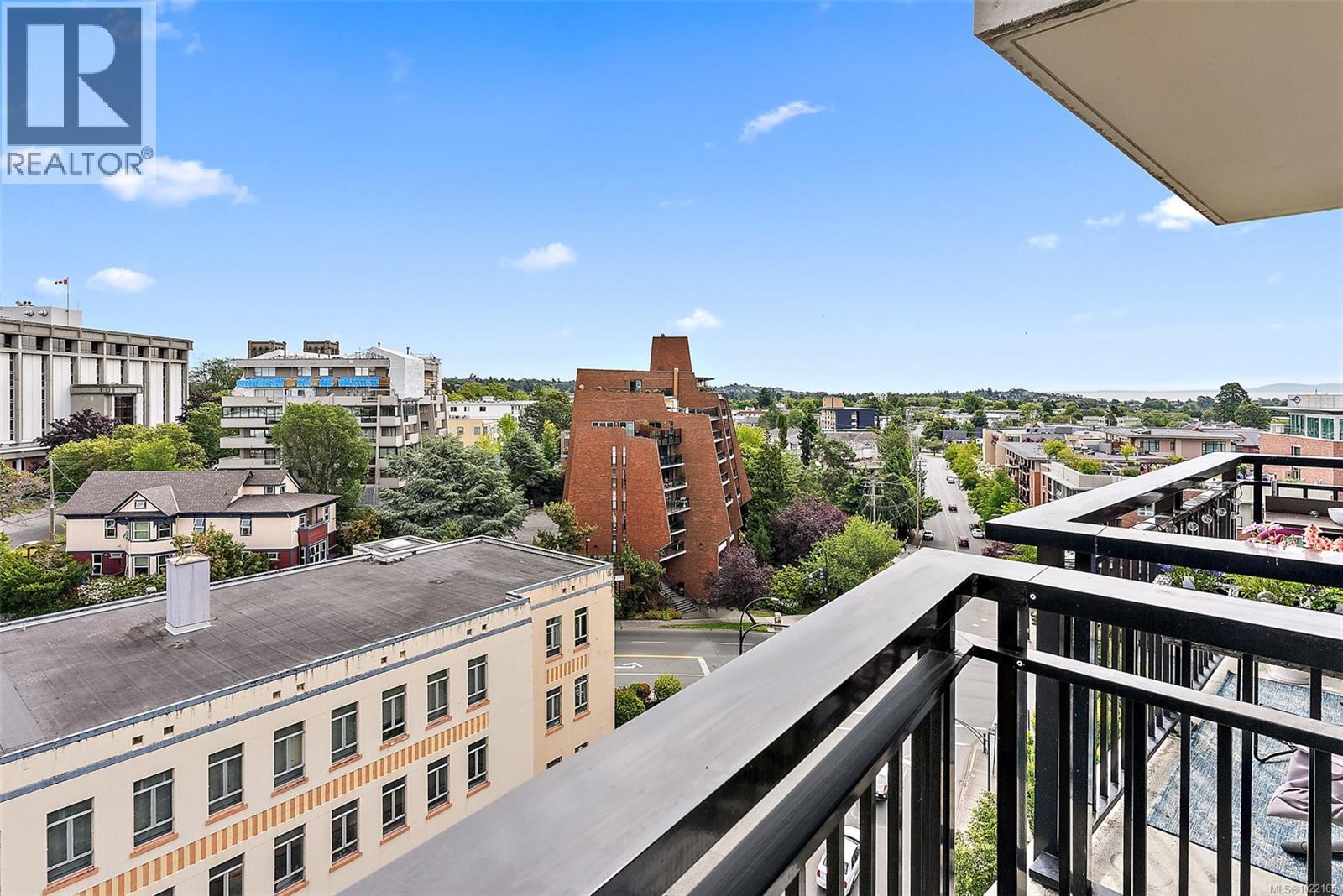 1103 751 Fairfield Rd