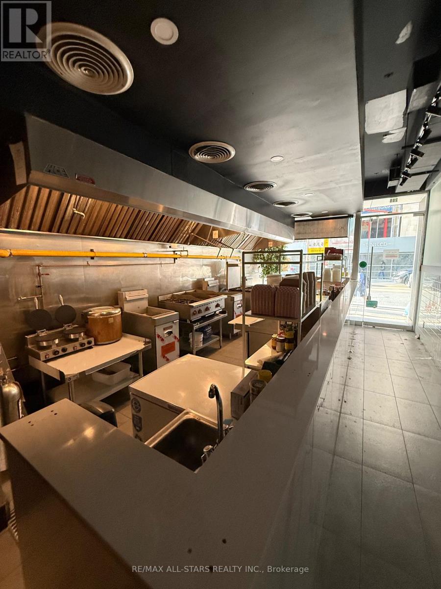 UNIT B - 209 DUNDAS STREET W