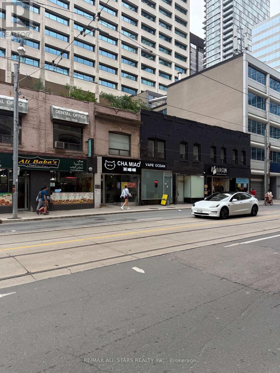 UNIT C - 209 DUNDAS STREET W