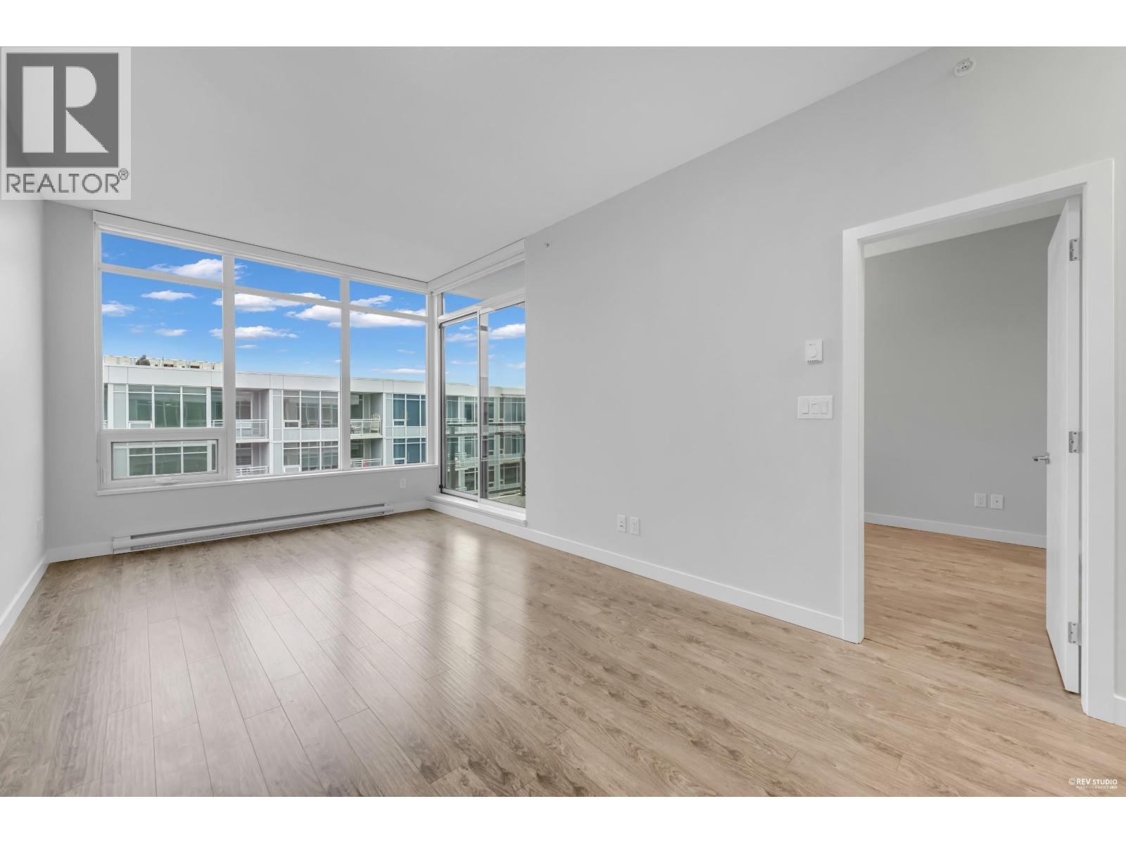 1813 6188 NO. 3 ROAD