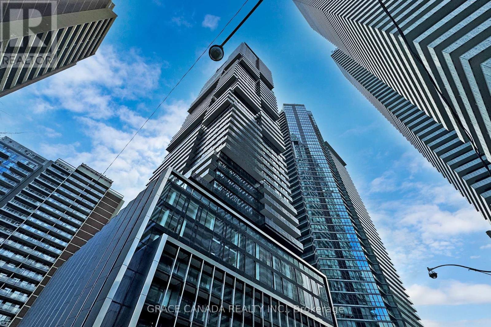 5004 - 55 CHARLES STREET E