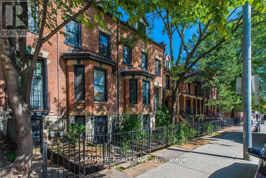 TH#2 - 360 R DUNDAS STREET E