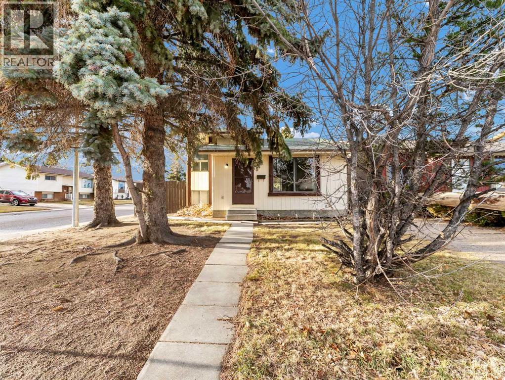 6 Simpson Crescent SE