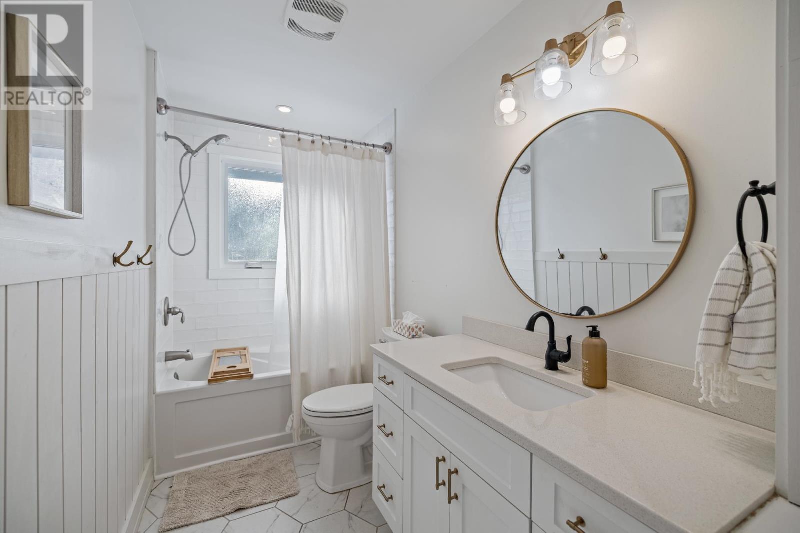 306 North Queen Elizabeth Drive