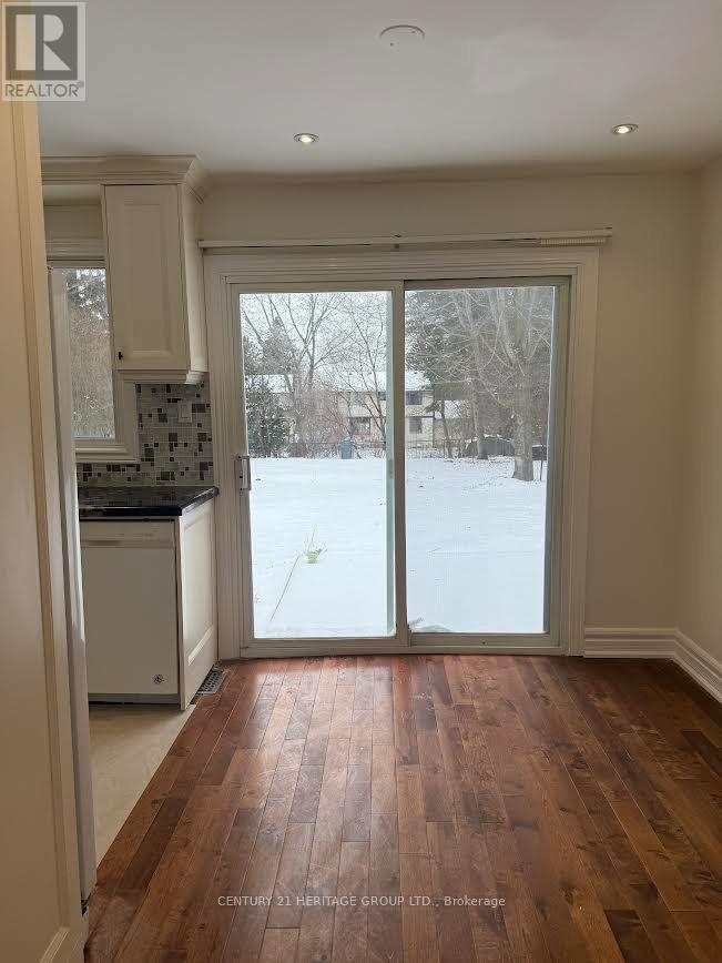 913 JACARANDAH DRIVE