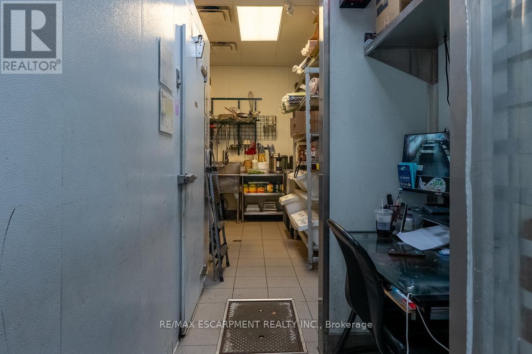 3 - 300 FOURTH AVENUE