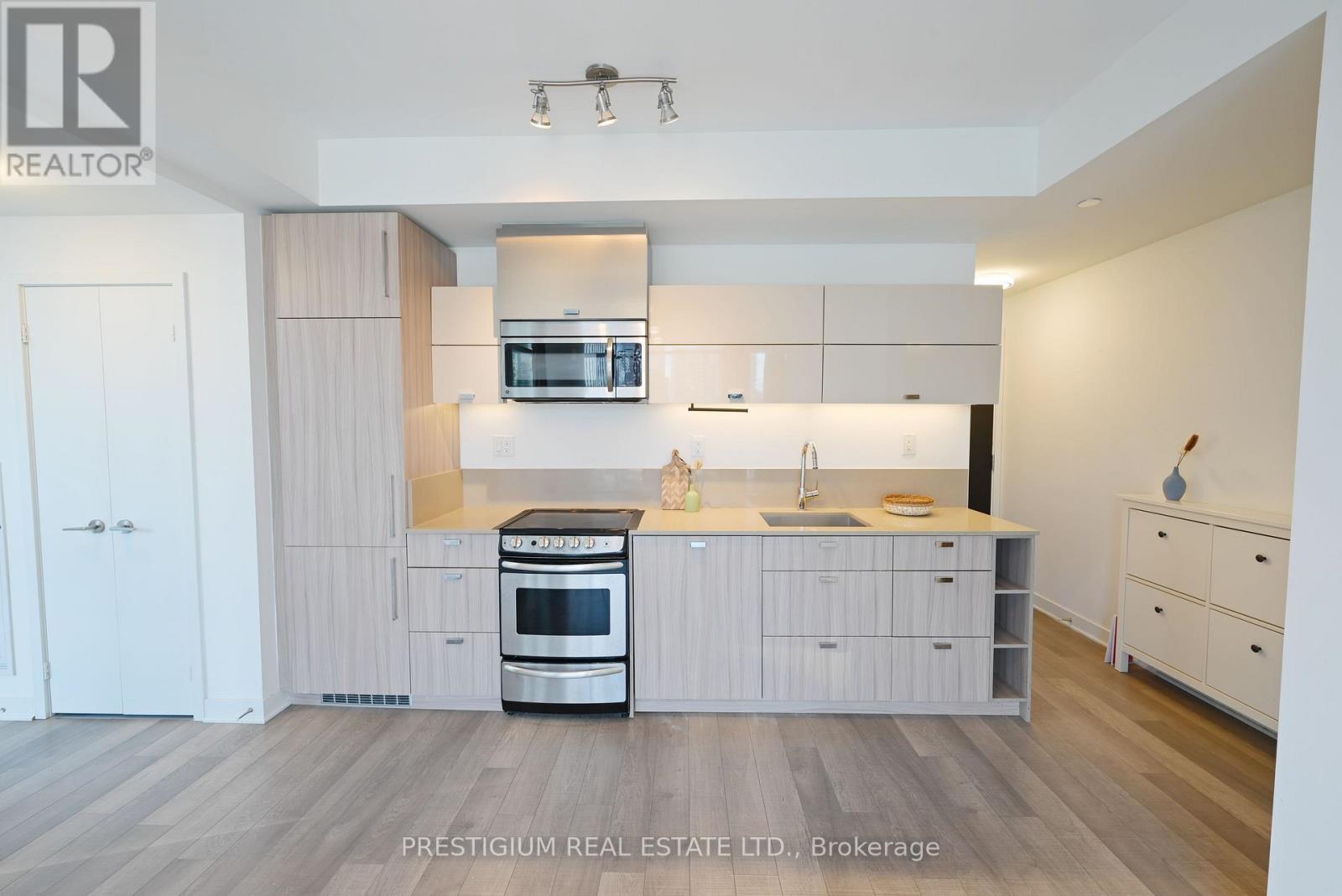 1910 - 290 ADELAIDE STREET W