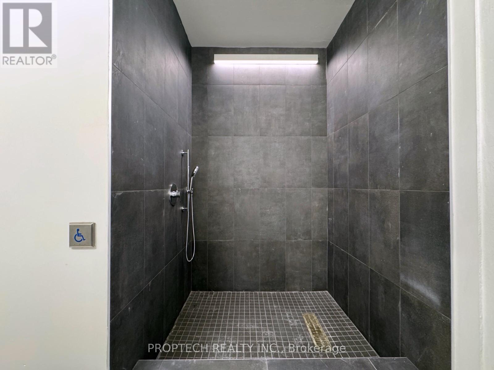 628 - 50 UPPER MALL WAY