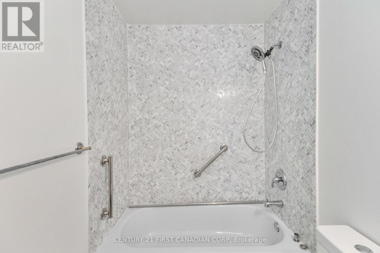 1203 - 860 COMMISSIONERS ROAD E