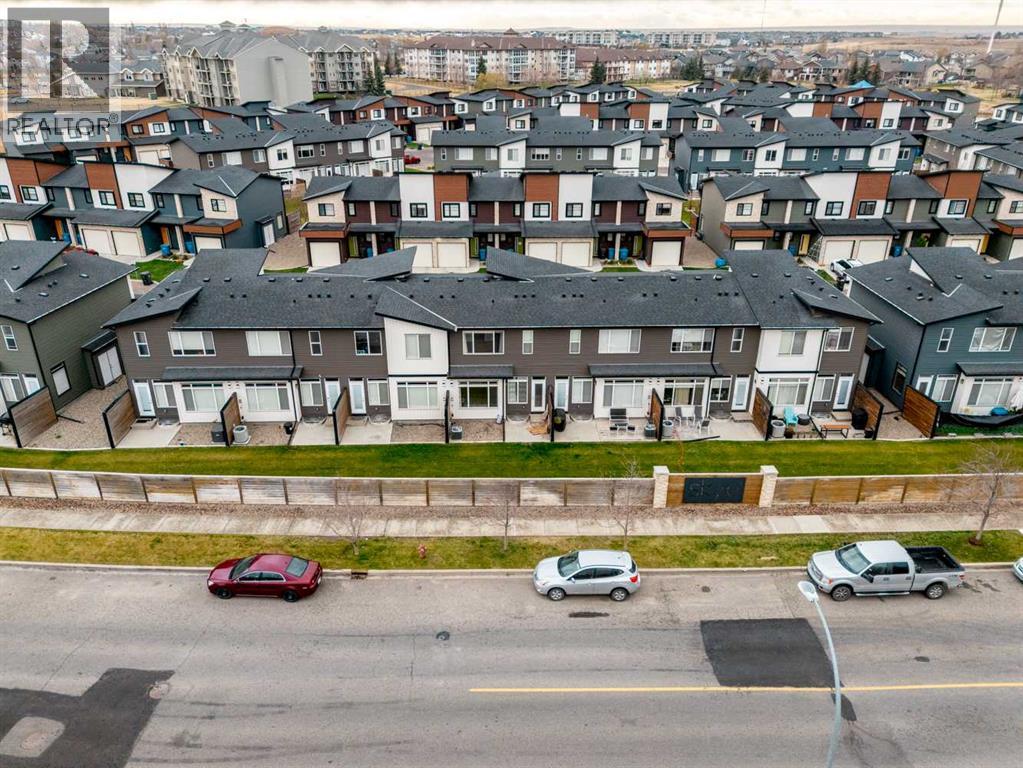 4, 414 Highlands Boulevard W