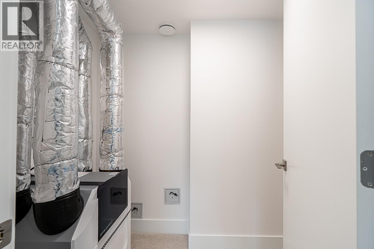 109 2085 E 1ST AVENUE