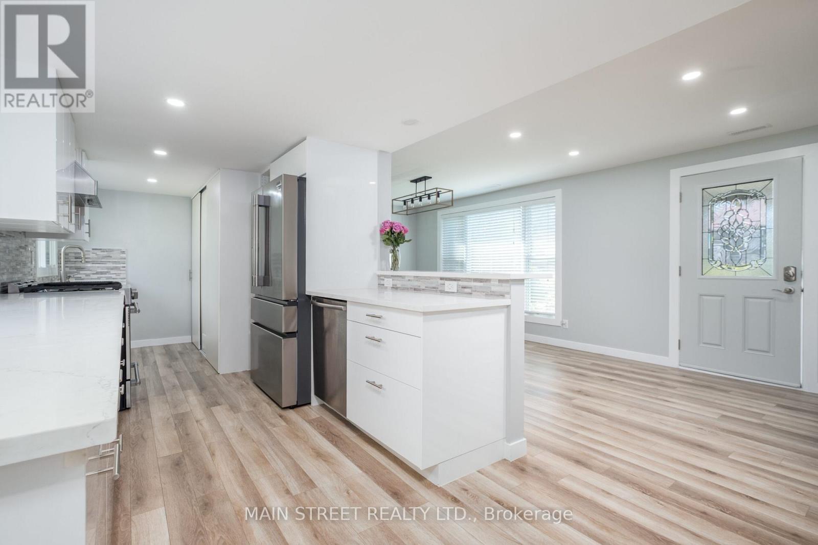 23 SUNNIDALE BOULEVARD E