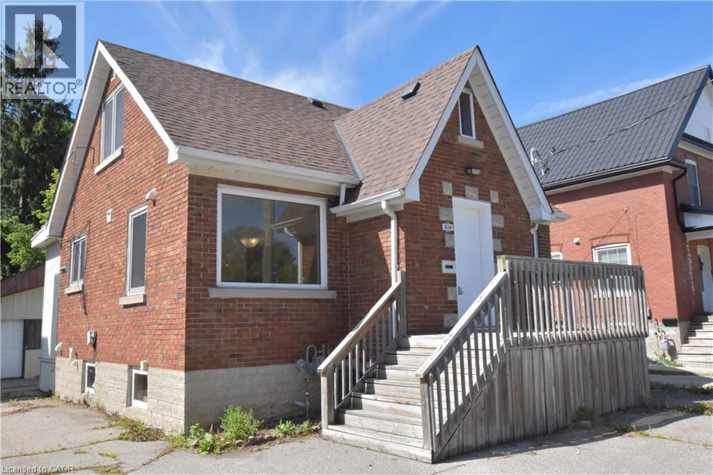 238 LOWTHER Street N