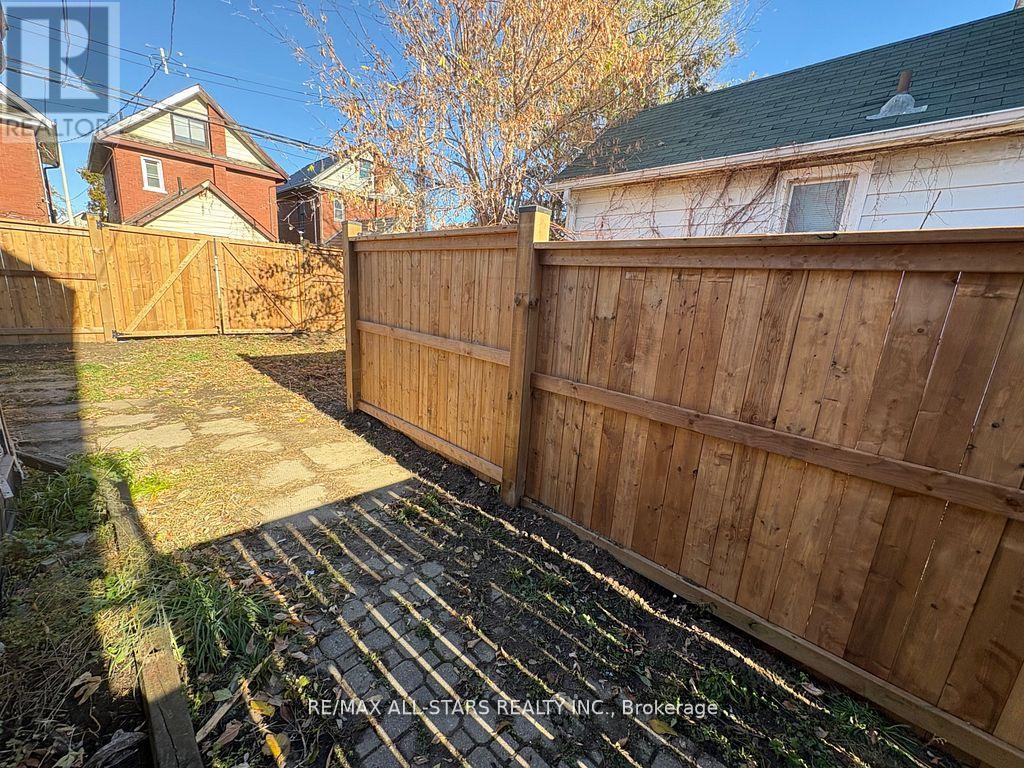 280 LANSDOWNE STREET W