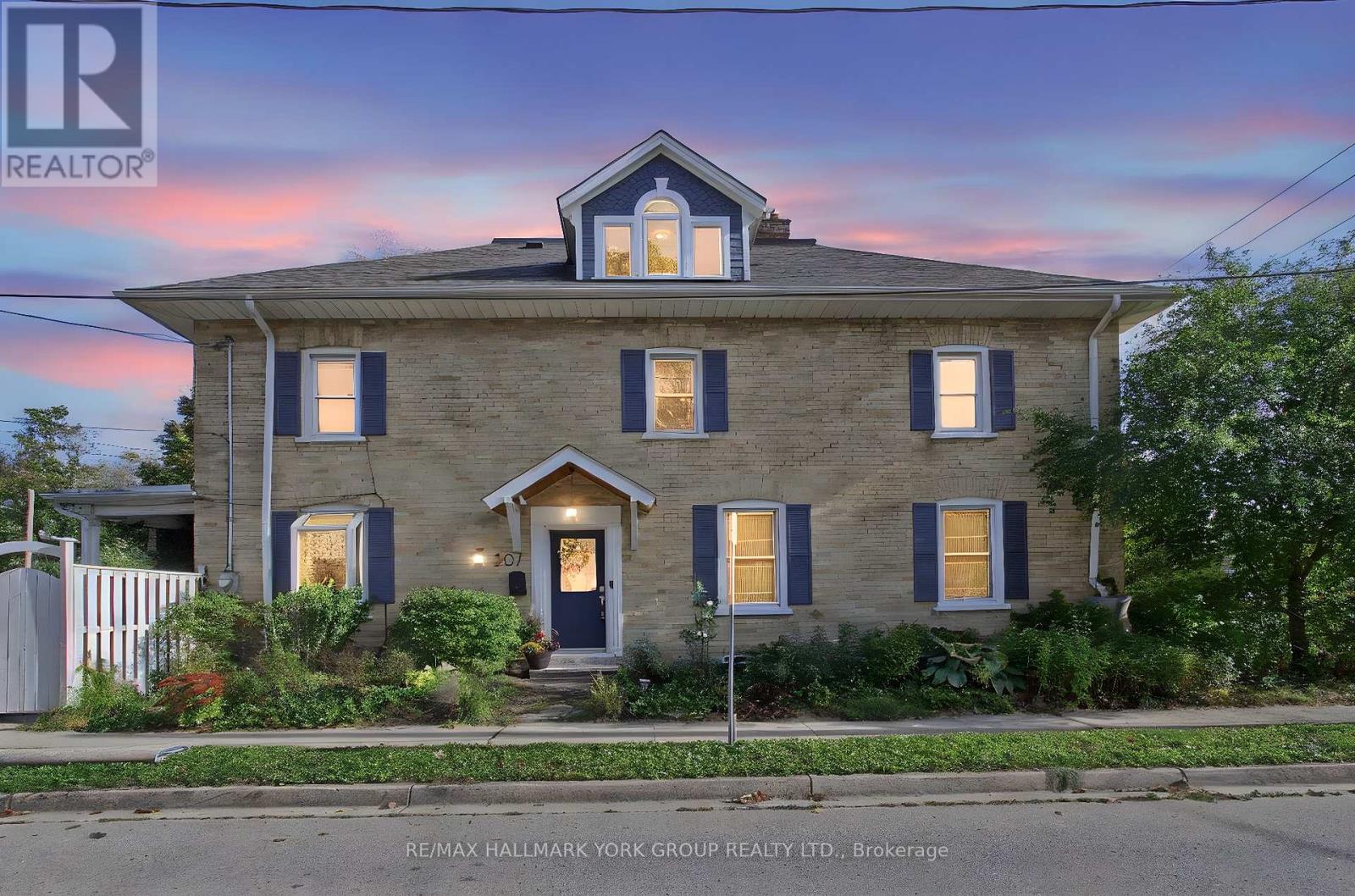 207 WATERLOO STREET N