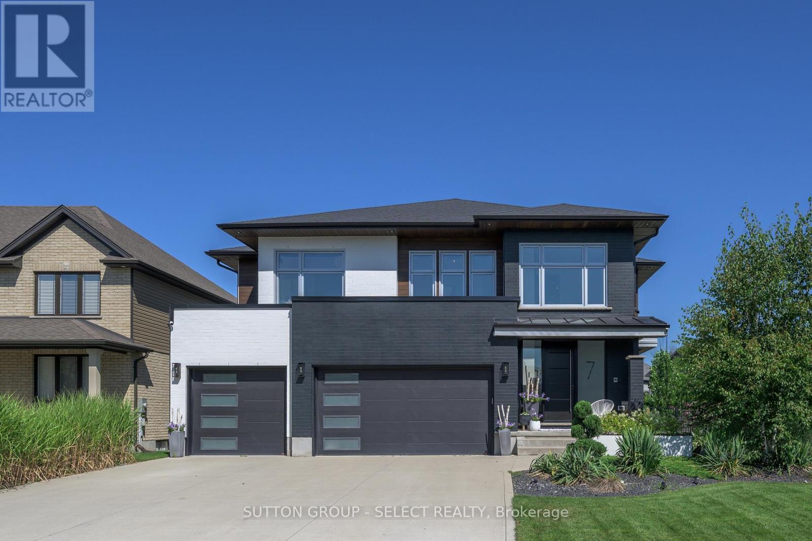 7 VALLEYVIEW CRESCENT