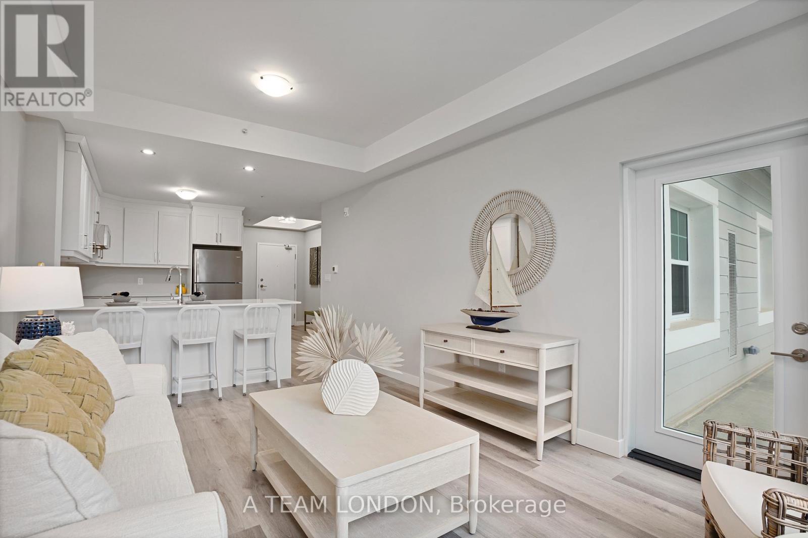 201 - 100 THE PROMENADE