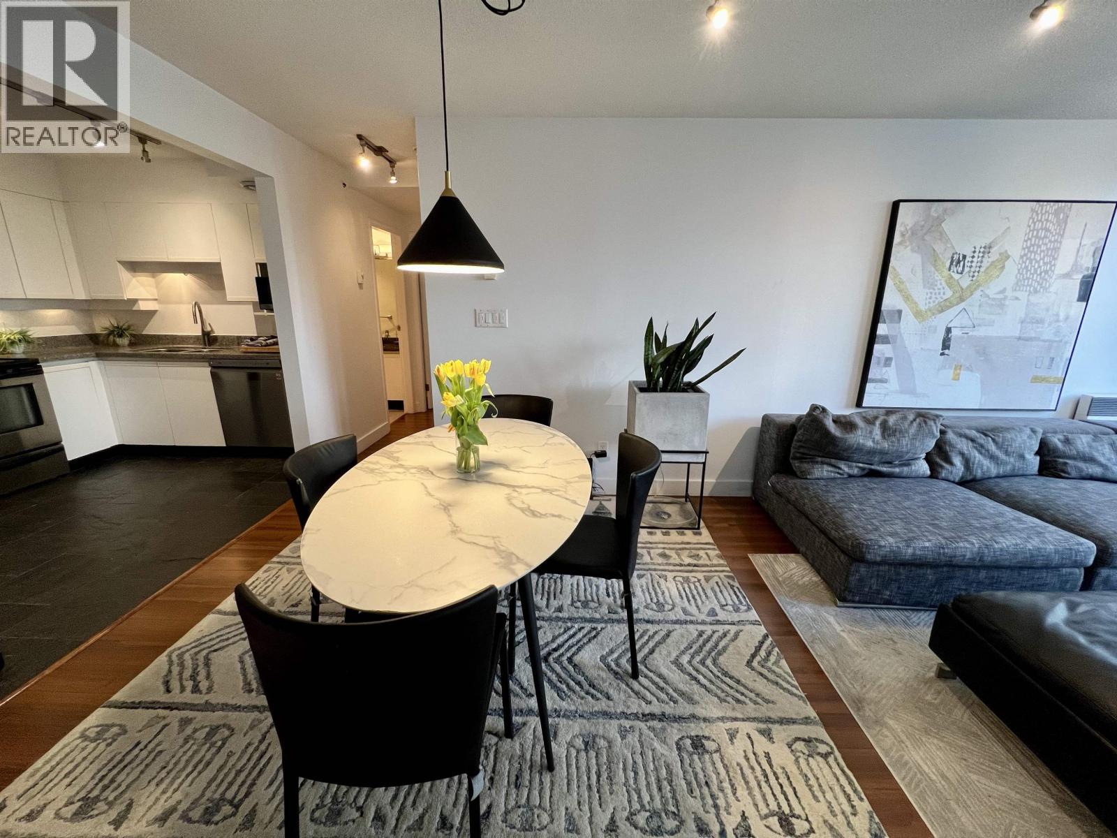 807 950 CAMBIE STREET