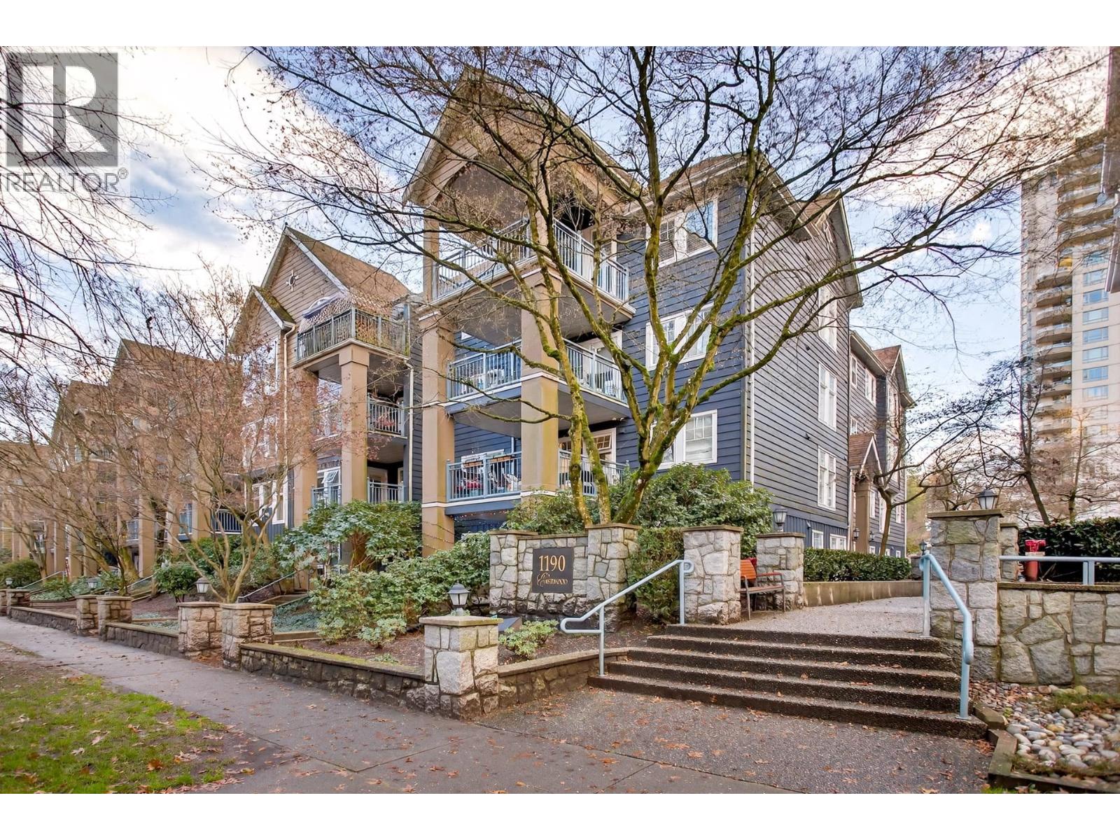 203 1190 EASTWOOD STREET