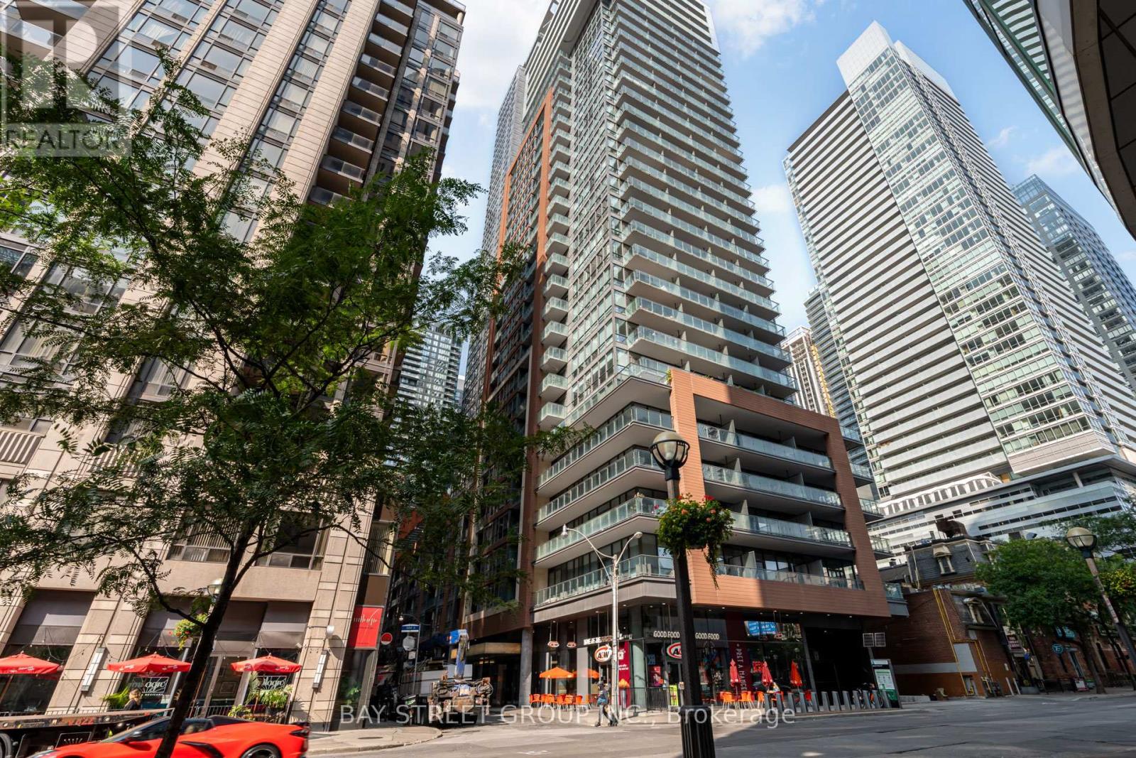 909 - 8 MERCER STREET