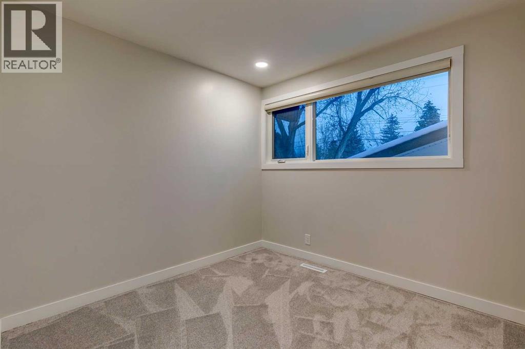 3416 Lane Crescent SW