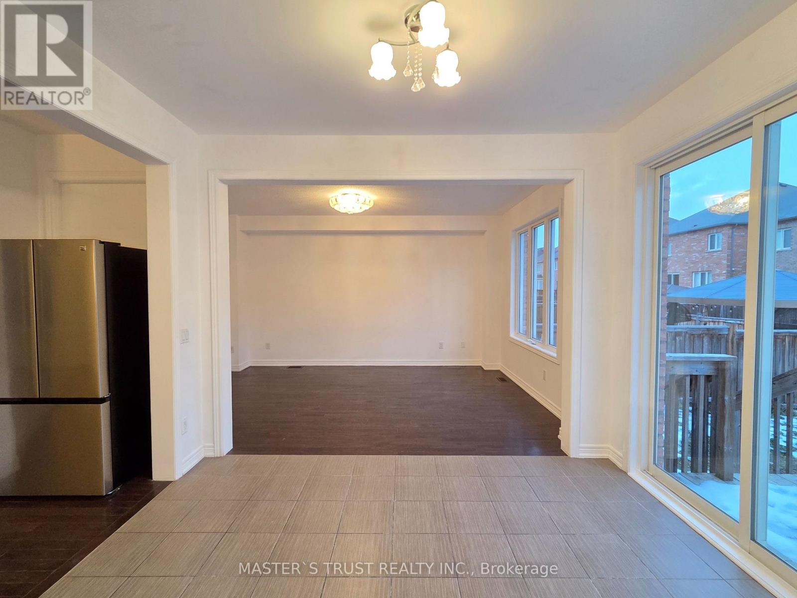 11 BEACON POINT STREET