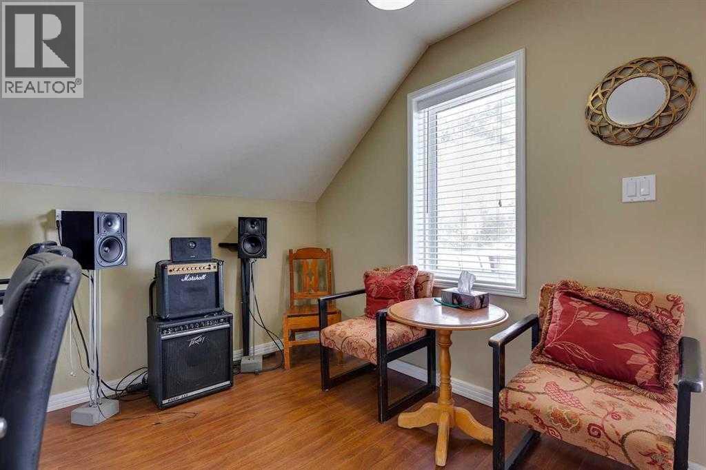 102 Railway Avenue E