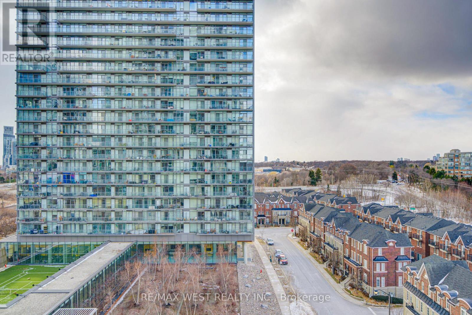 813 - 103 THE QUEENSWAY W