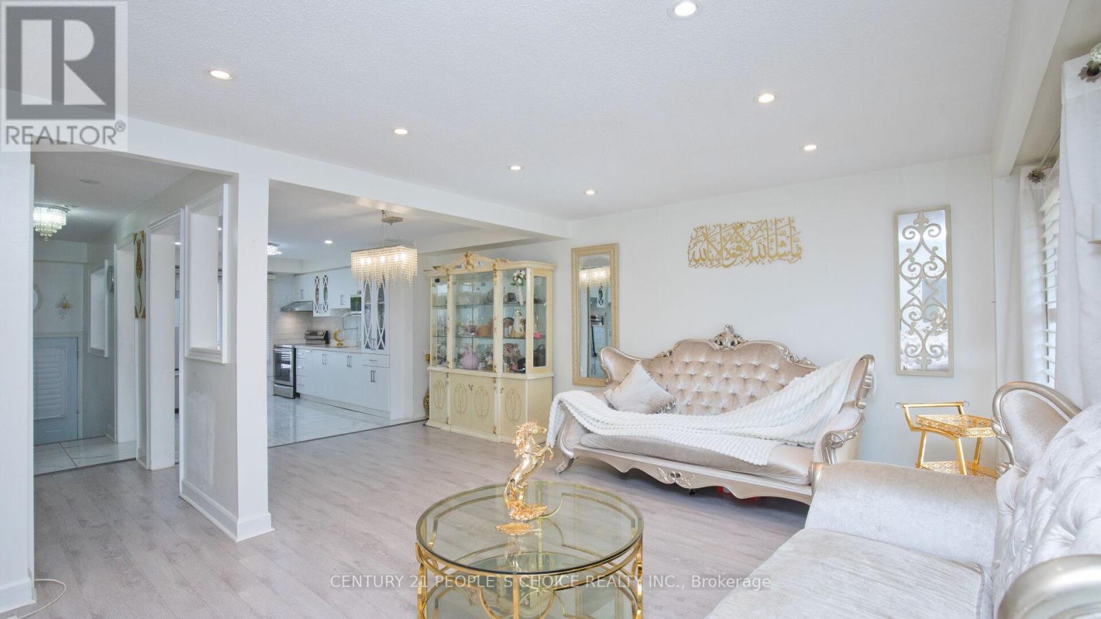 54 - 3525 BRANDON GATE