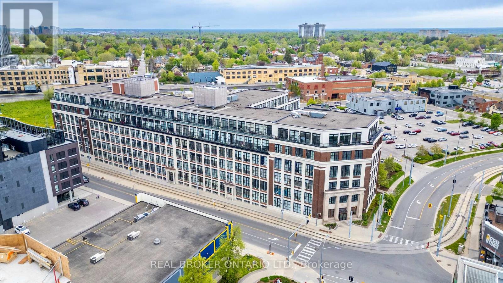126 - 410 KING STREET W