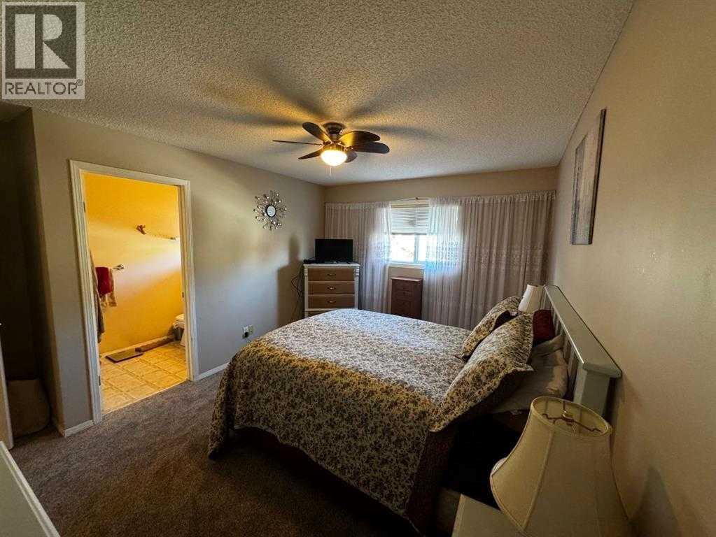 702, 760 Railway Gate SW