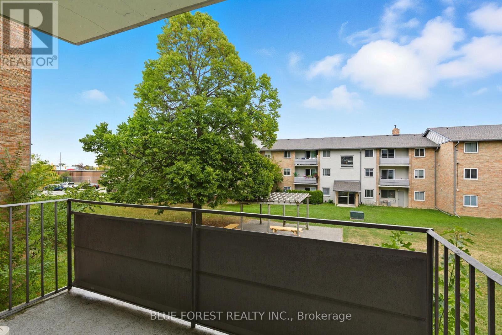 4 - 665 WONDERLAND ROAD S