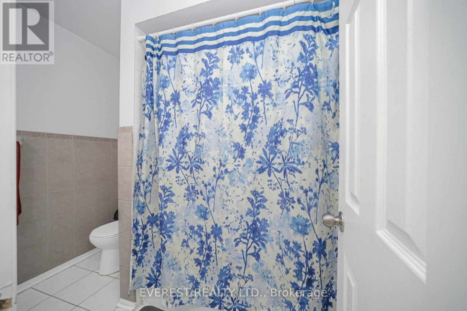 127 - 2 SIR LOU DRIVE