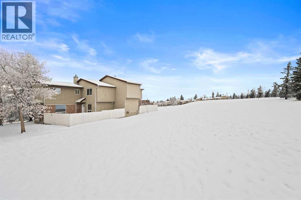 24, 64 Whitnel Court NE