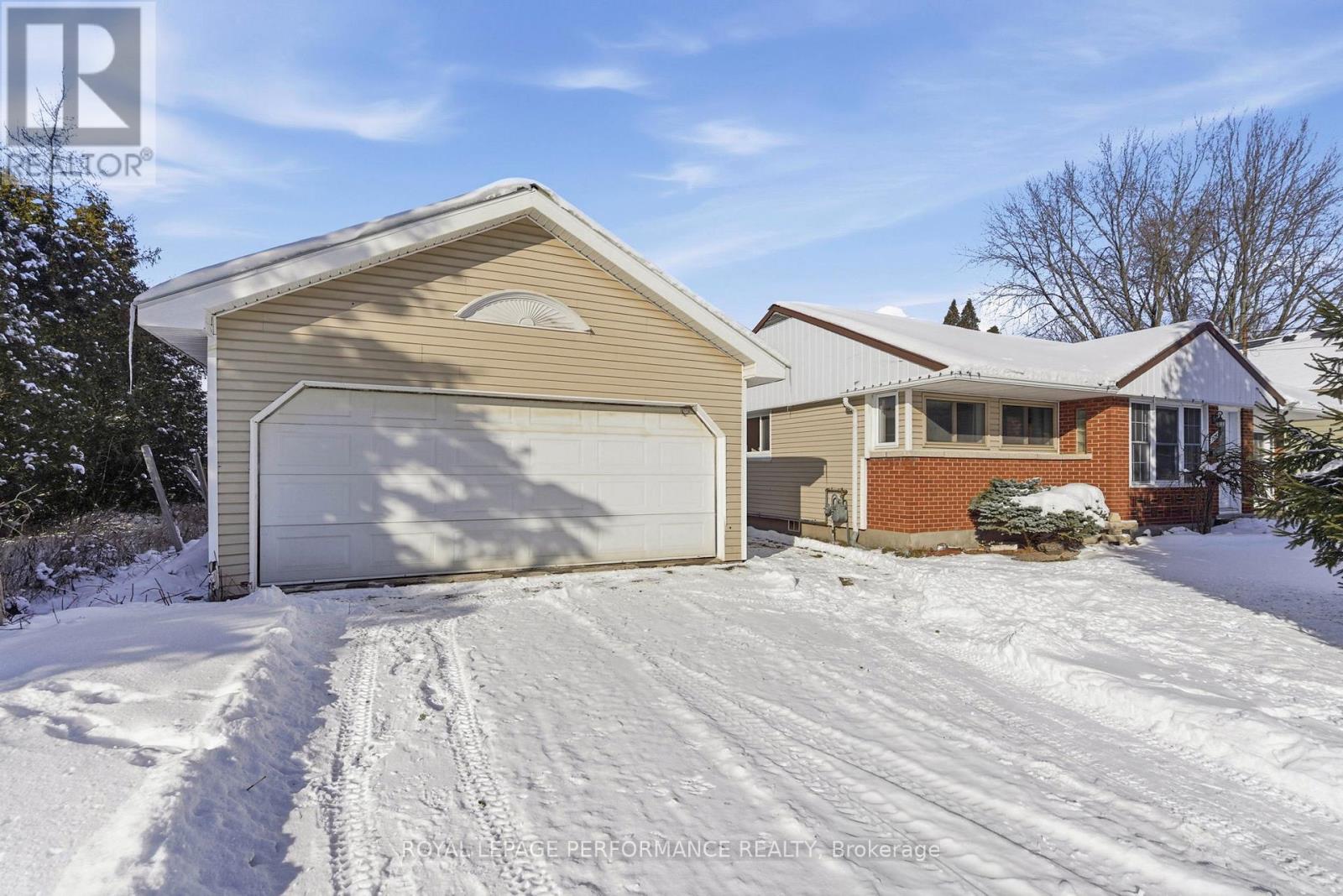 724 ST ANTOINE STREET