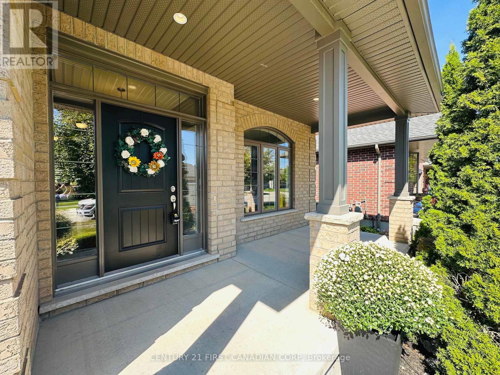 696 BENNETT CRESCENT