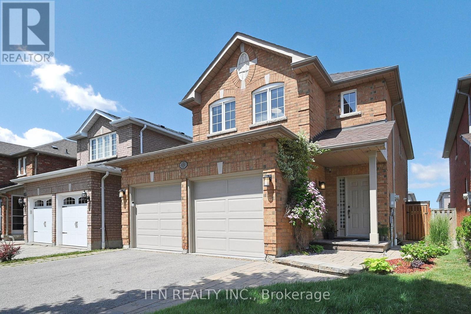 851 CLEMENS CRESCENT