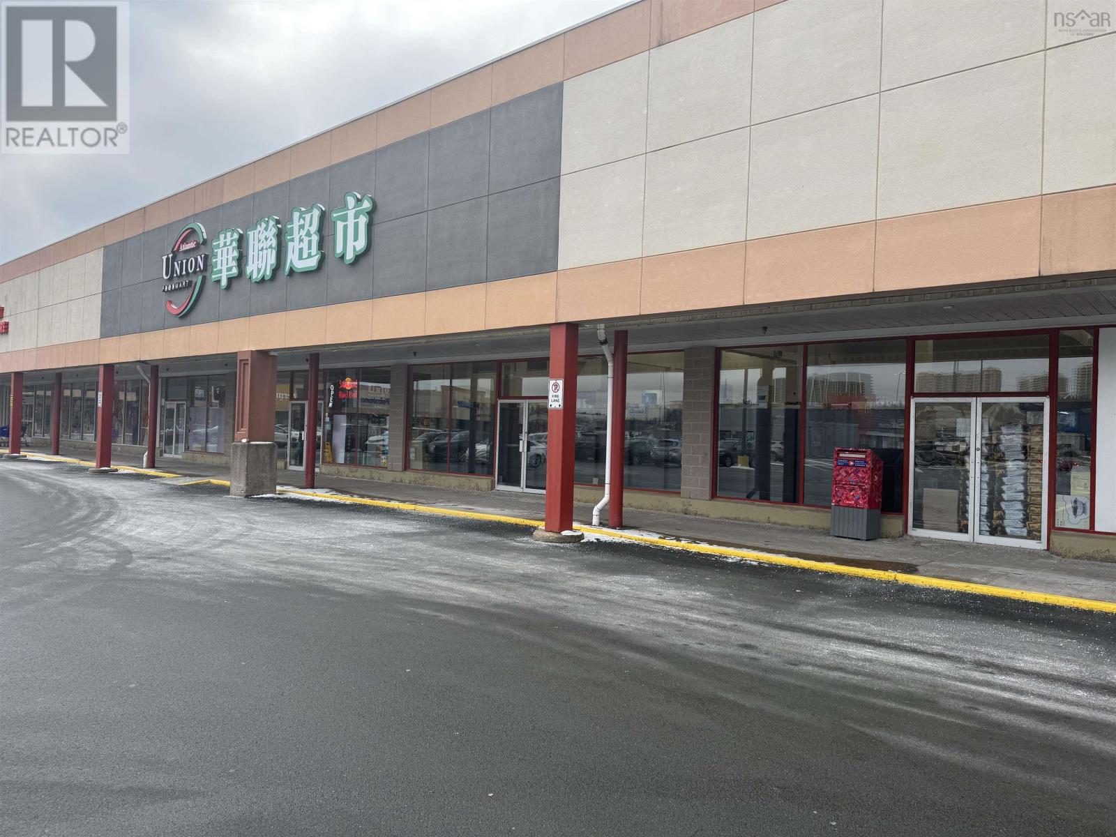 15-16 201 Chain Lake Dr